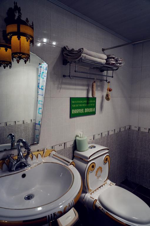 Templeside Deluxe Hutong Hotel Beijing Room photo